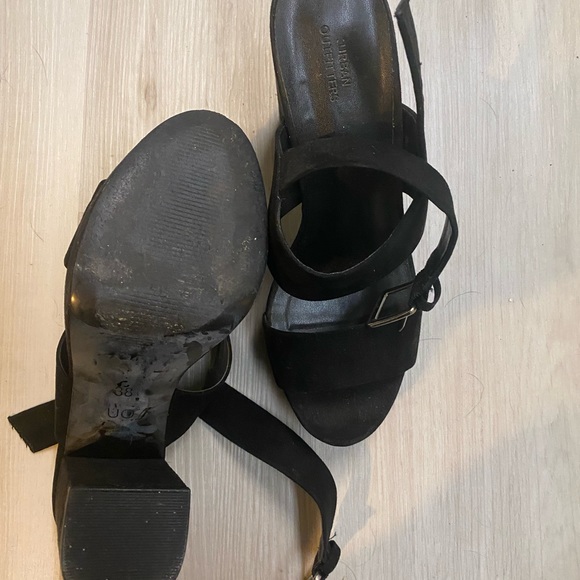 Black heels - Picture 2 of 4